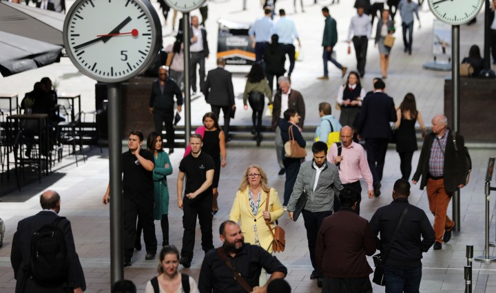 UK wage growth slows amid stalling jobs market
