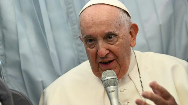 Pope Francis calls on Hungary to be more welcoming to migrants