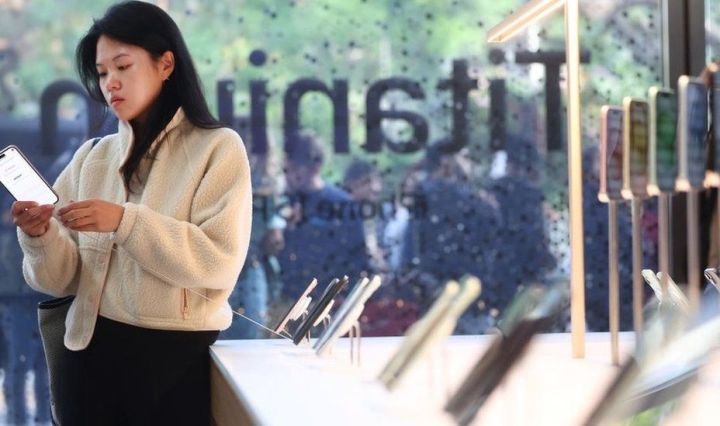 Apple's revenues drop 1% despite iPhone demand and strong services growth