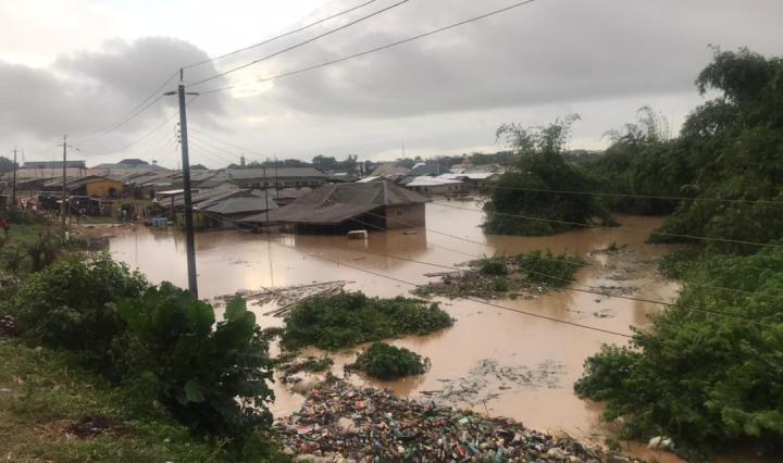Flood hit Osun market, traders count losses