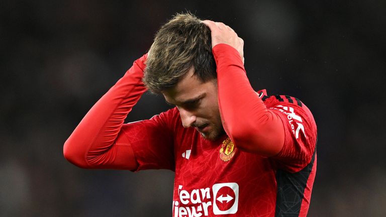 Man Utd faces early Champions League exit after Galatasaray defeat