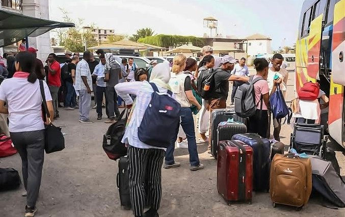 Sudan crisis forces Nigerian evacuees to sleep on the floor as bullets kill people on beds