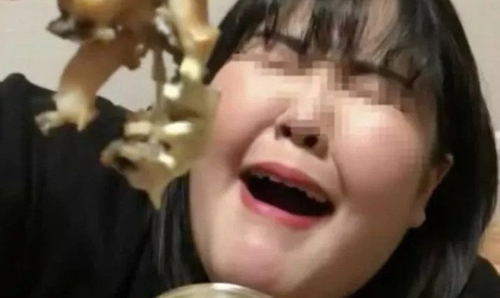 Extreme eater dies while livestreaming herself eating for 10 hours