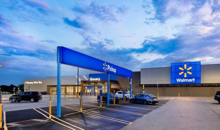 Walmart's US chief marketing officer is stepping down as the retailer warns of a challenging year ahead