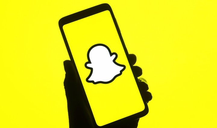 Snapchat makes chatbot powered by ChatGPT available to all users