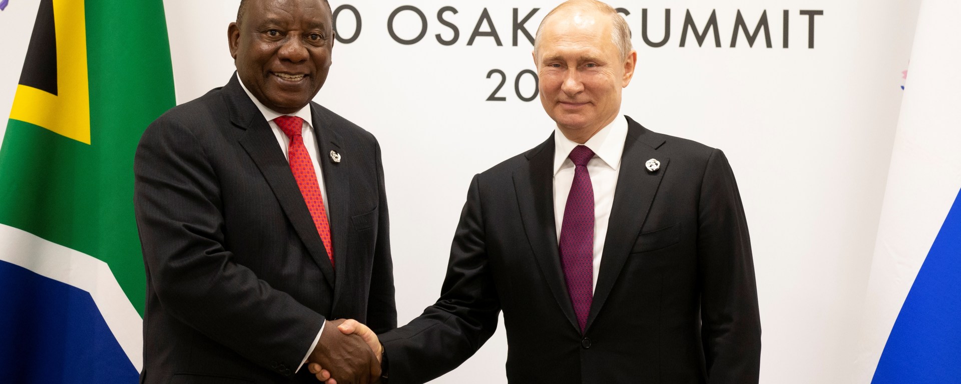 South African army commander visits Moscow amidst tensions and arms delivery accusations