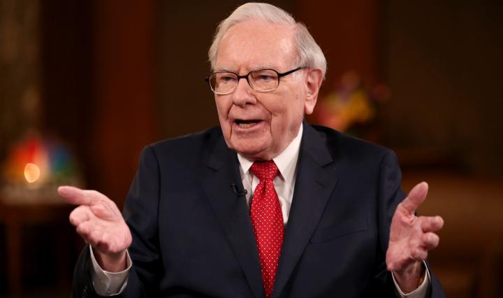 Berkshire Hathaway reports 40% surge in operating earnings and record cash pile
