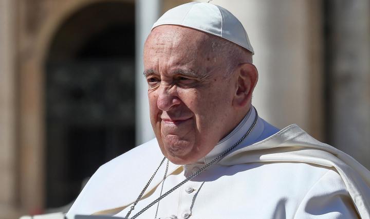 Catholic: Pope Francis defends late pope against "unfounded accusations"