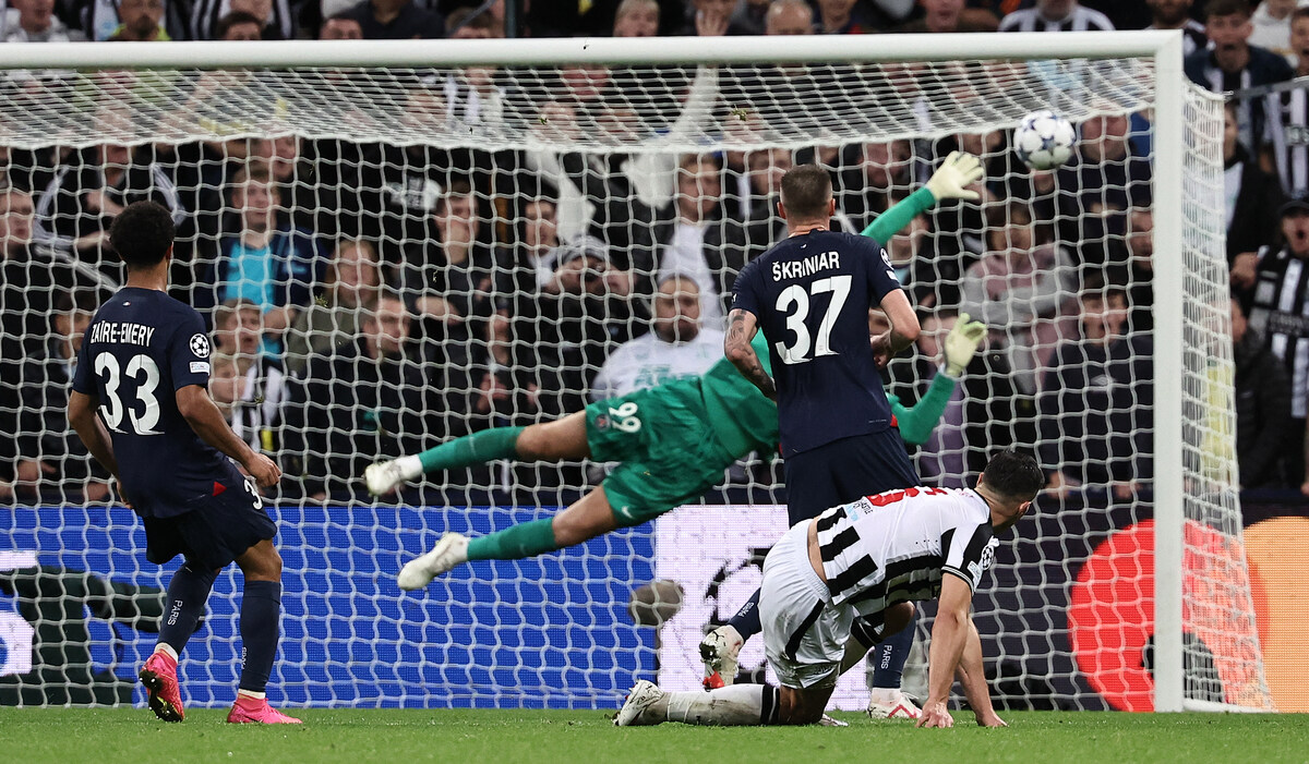 Newcastle thrash PSG in memorable Champions League homecoming