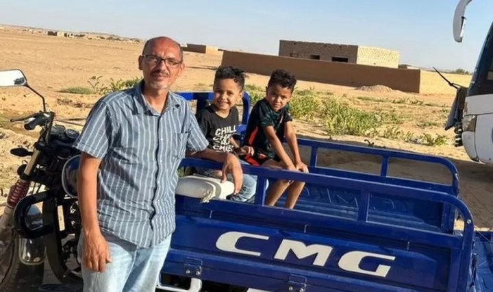 Sudanese family trapped at Egypt border as drivers demand $40,000 for crossing