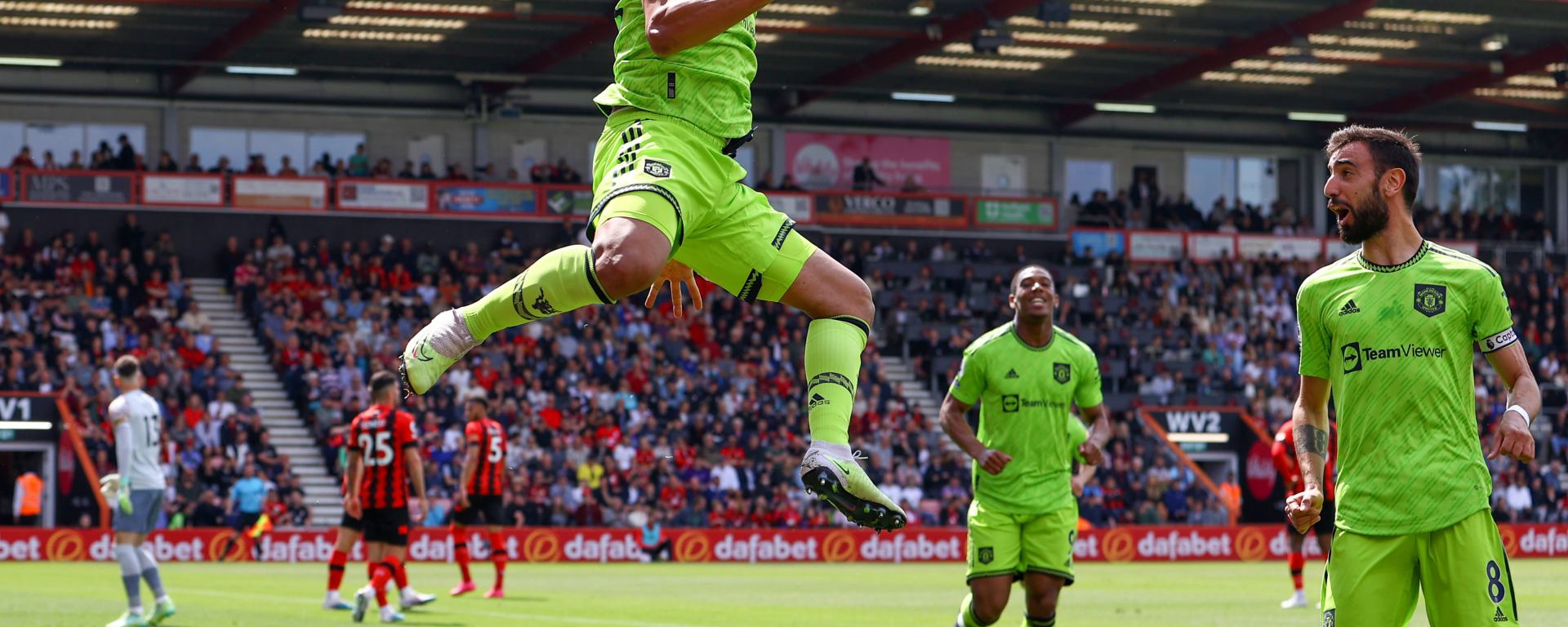 Casemiro's spectacular goal propels Manchester United to victory and champions league hope