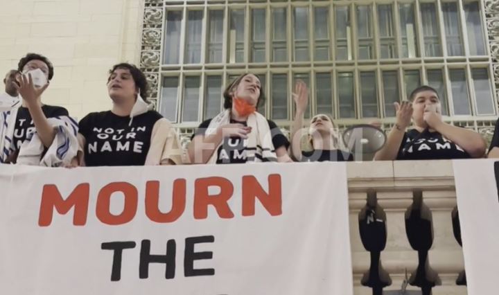 New York police detain jewish protesters