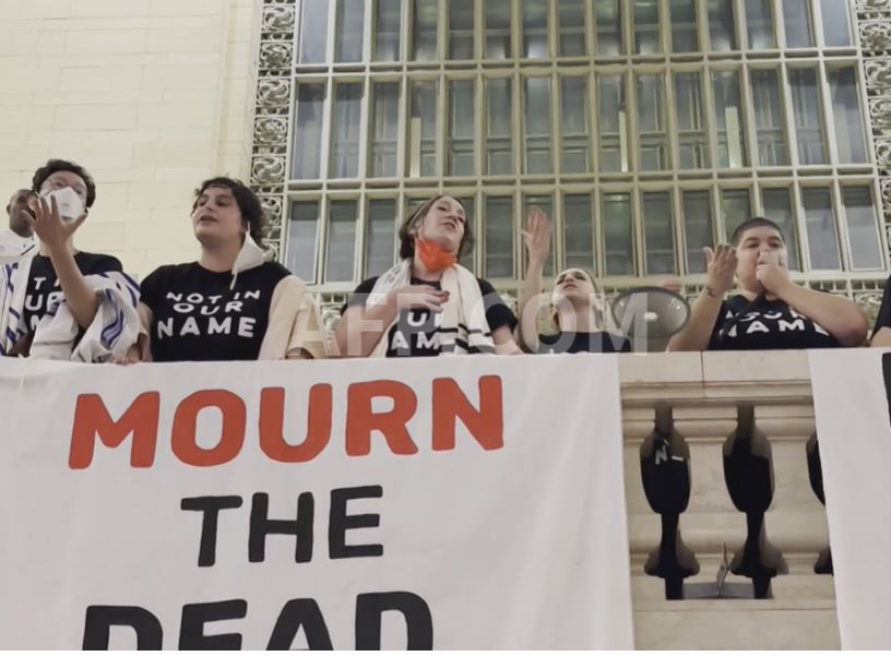 New York police detain jewish protesters