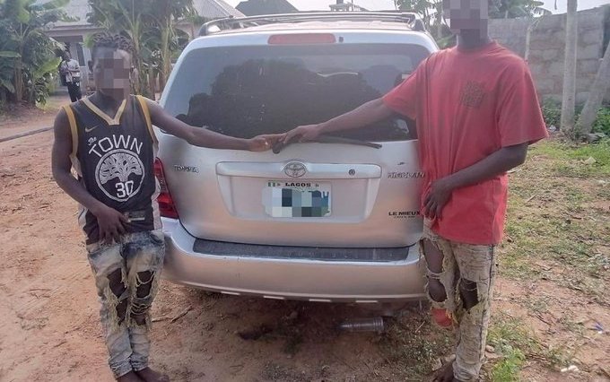 Auto-Dealer effects arrest of driver and security guard who tried selling their boss's car to him