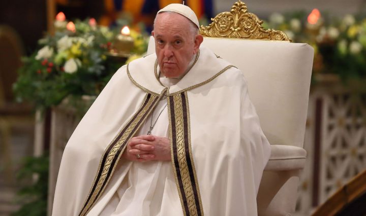 Pope Francis adjusts schedule due to fever