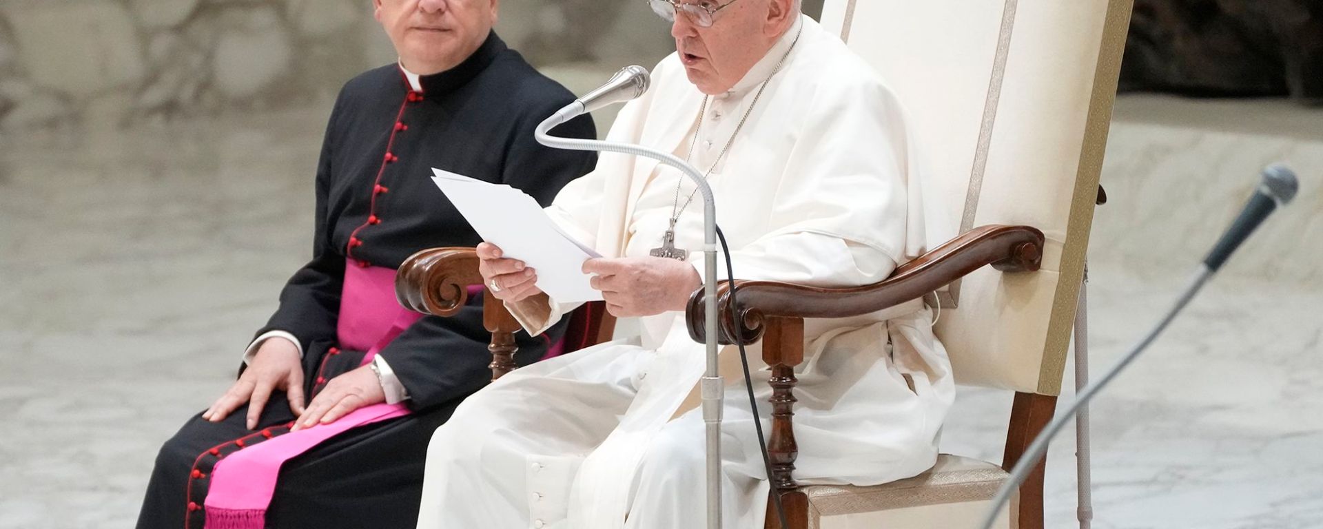 Pope Francis raises concerns over dangers of artificial intelligence