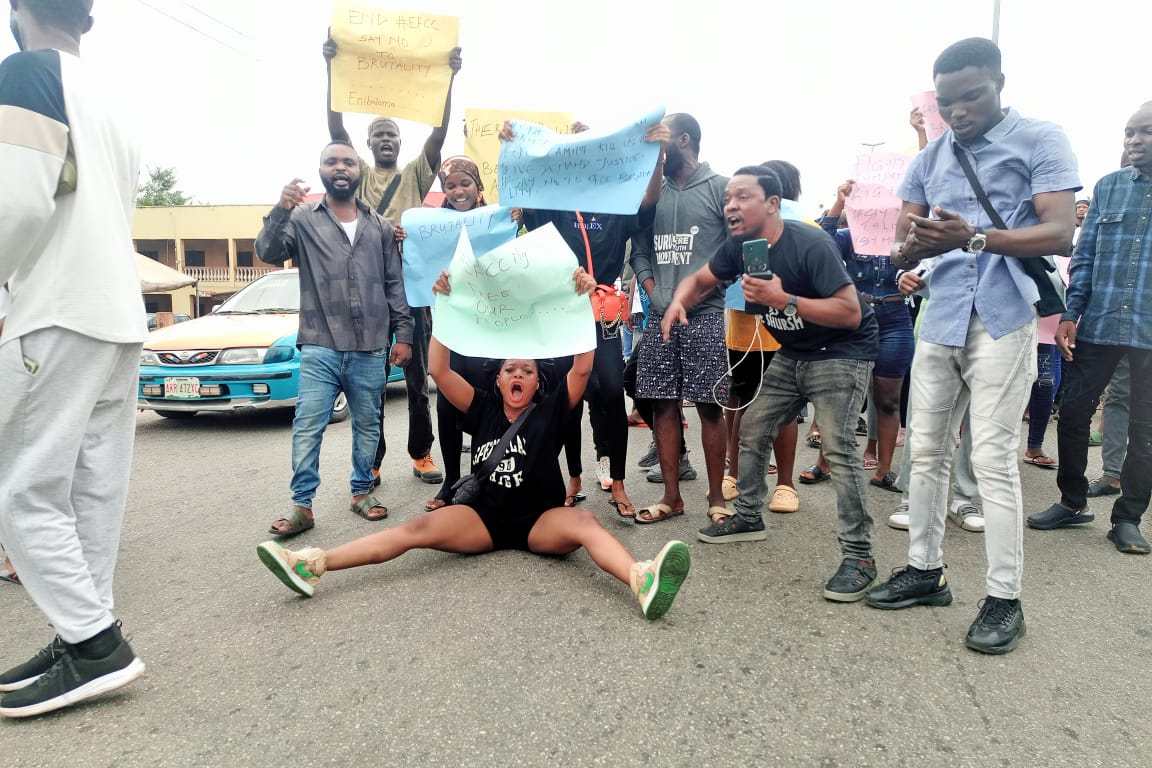 Ondo youths protest EFCC raid and arrest of 127 individuals