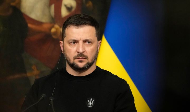 Zelensky's dramatic arrival at G7 summit amplifies Ukraine crisis and veiled warnings to China