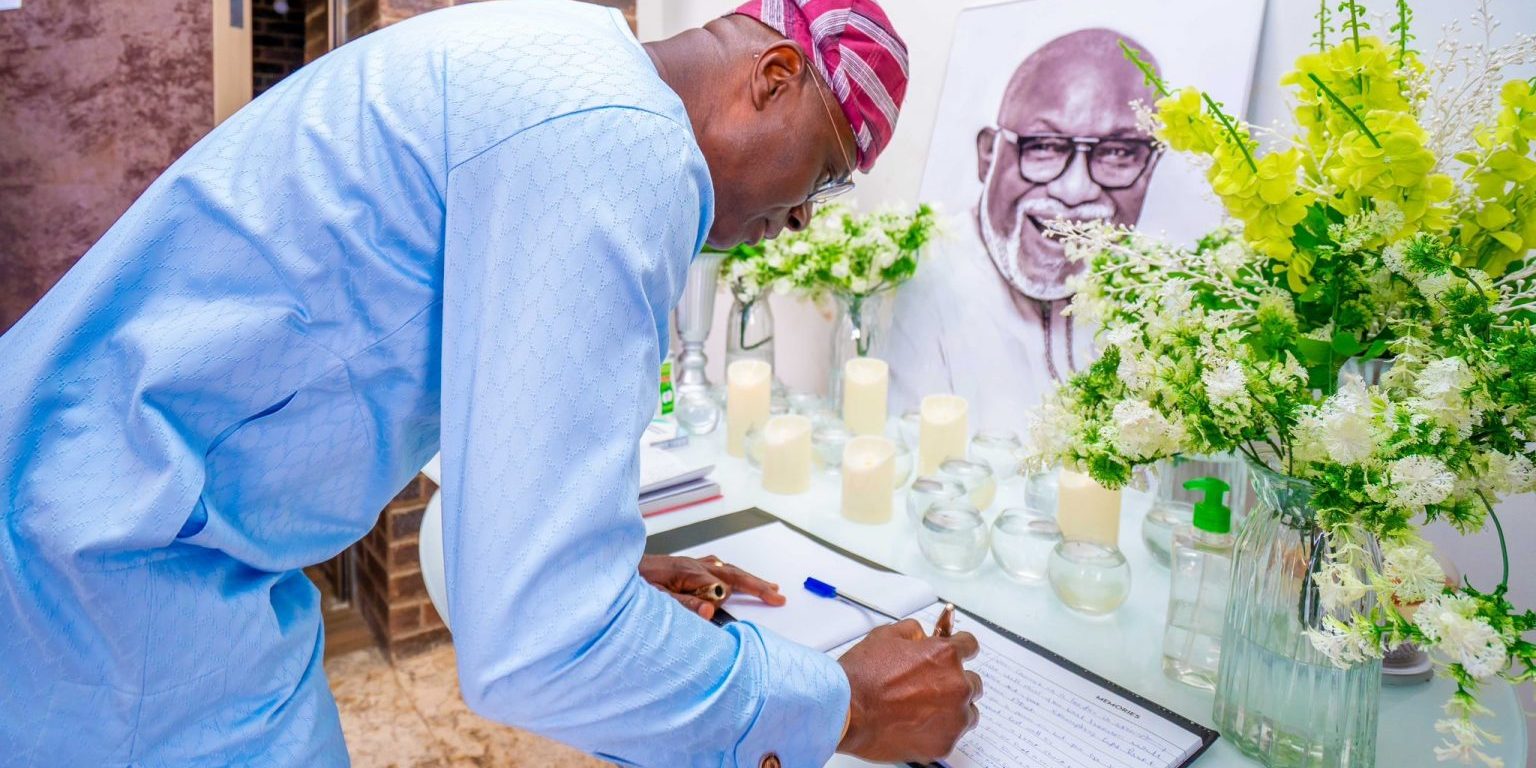 Sanwo-Olu pays condolence visit to Akeredolu’s family