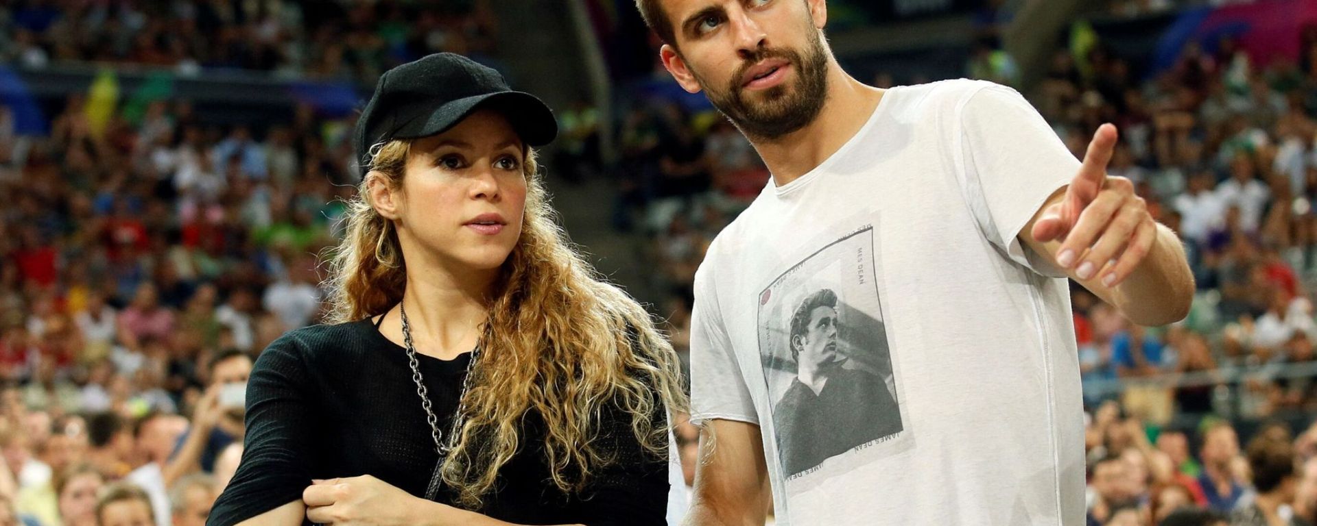 I once stopped a plane just to kiss Gerard Pique - Shakira