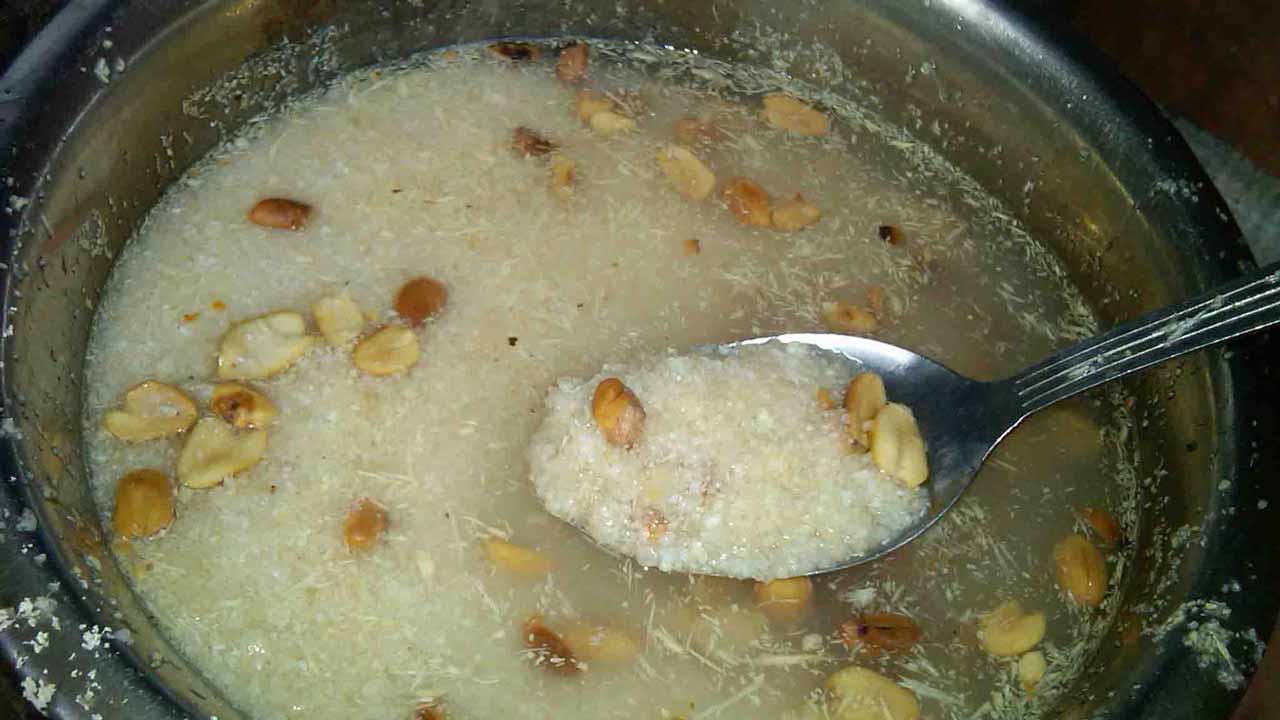 Enugu residents defy lassa fever warning, continue drinking garri
