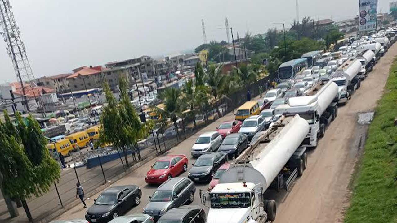 Motorists trapped for hours in Lagos-Ibadan traffic congestion