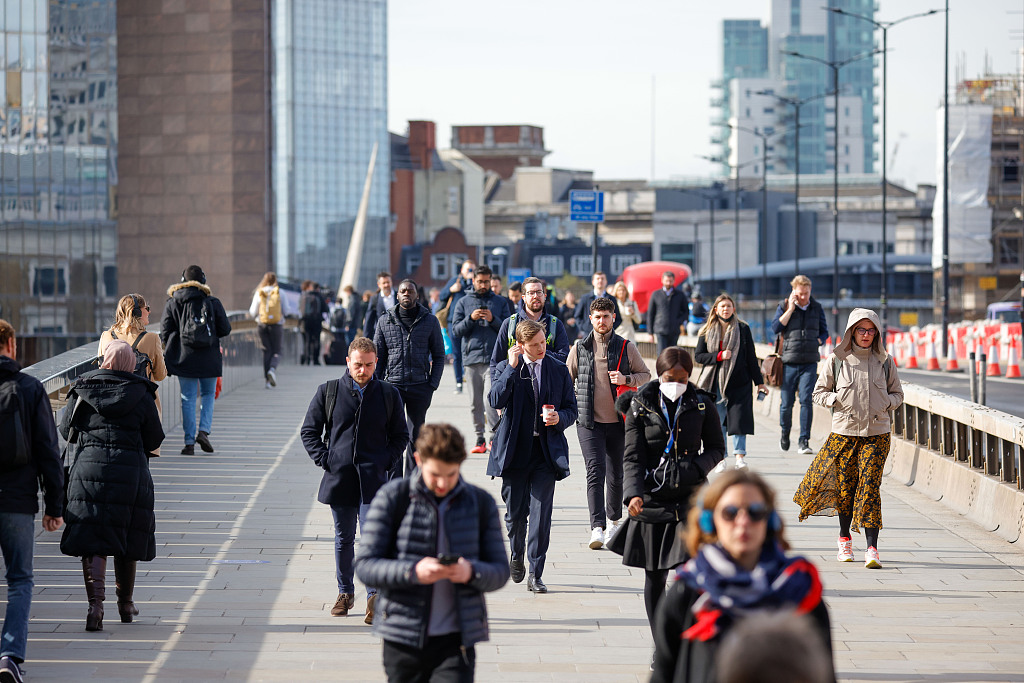 UK inflation falls unexpectedly in August amid slowing food prices