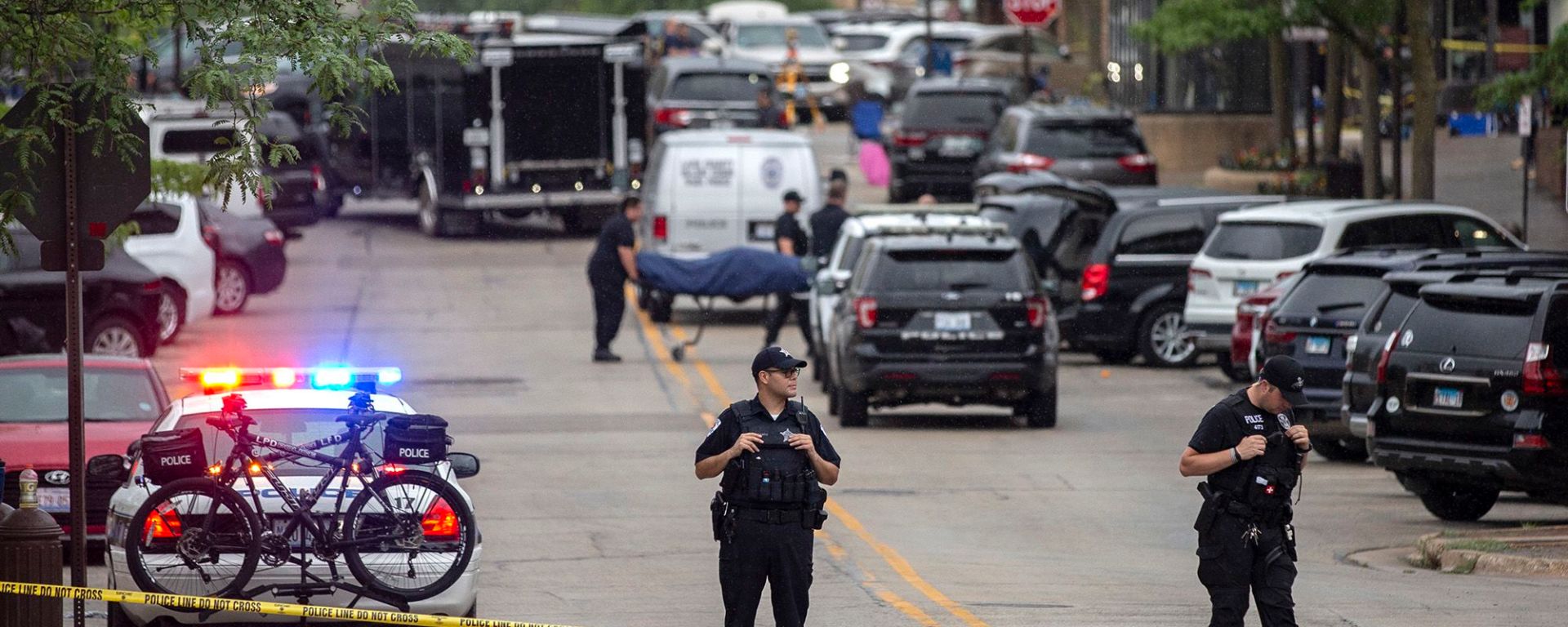 Texas authorities hunt for gunman who killed five including child