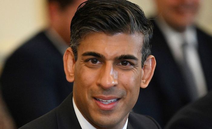 UK prime minister upholds proposal to prohibit smoking for younger generation