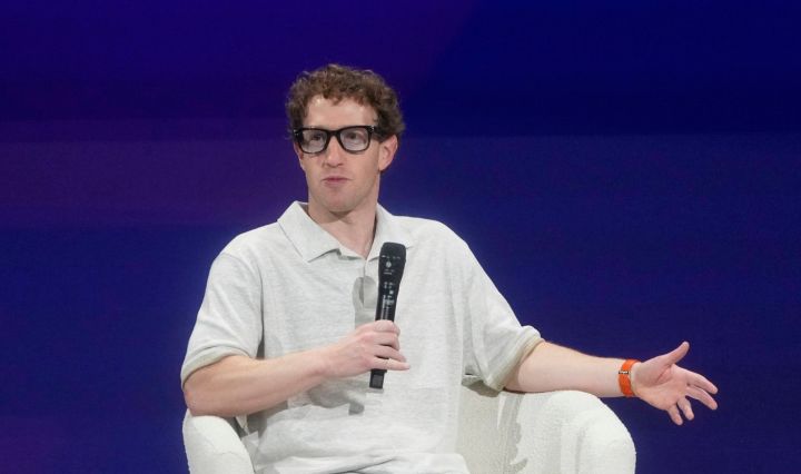 Mark Zuckerberg is reportedly recruiting a team to build a ‘superintelligence’